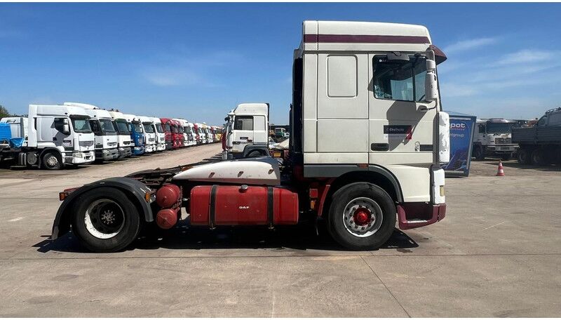 DAF XF 95.430 (EURO 2 / MANUAL PUMP / POMPE MANUELLE / MANUAL GEARBOX / BOITE MANUELLE) - Cabeza tractora: foto 4 DAF XF 95.430 (EURO 2 / MANUAL PUMP / POMPE MANUELLE / MANUAL GEARBOX / BOITE MANUELLE) - Cabeza tractora: foto 4
