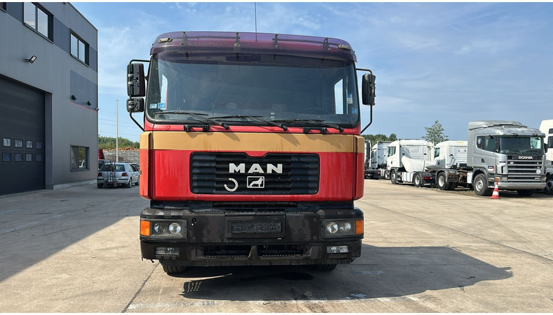 MAN 26.414 (6X2 / ORIGINAL TRACTOR UNIT / EURO 2 / MANUAL GEARBOX / BOITE MANUELLE) - Cabeza tractora: foto 3 MAN 26.414 (6X2 / ORIGINAL TRACTOR UNIT / EURO 2 / MANUAL GEARBOX / BOITE MANUELLE) - Cabeza tractora: foto 3