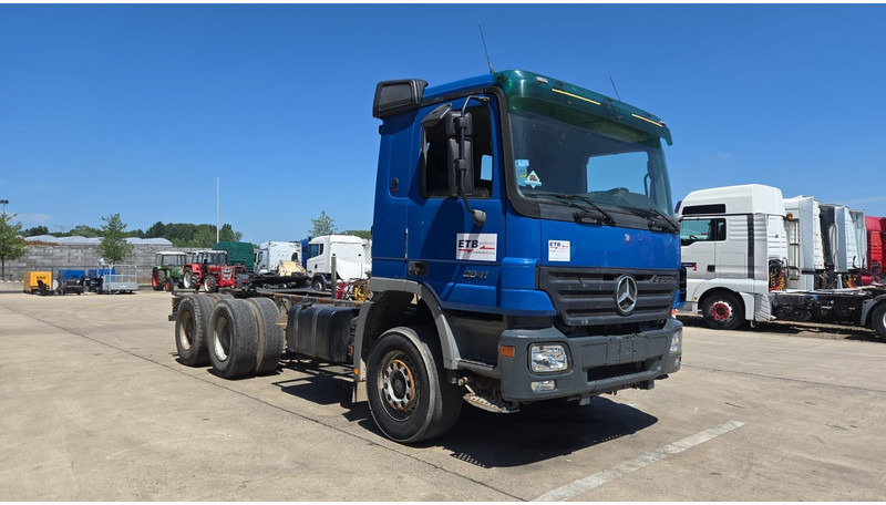 Mercedes-Benz Actros 2641 (LAMES / STEEL SUSP. / EPS / 3 PEDALES / GRAND PONT) - Cabeza tractora: foto 2 Mercedes-Benz Actros 2641 (LAMES / STEEL SUSP. / EPS / 3 PEDALES / GRAND PONT) - Cabeza tractora: foto 2