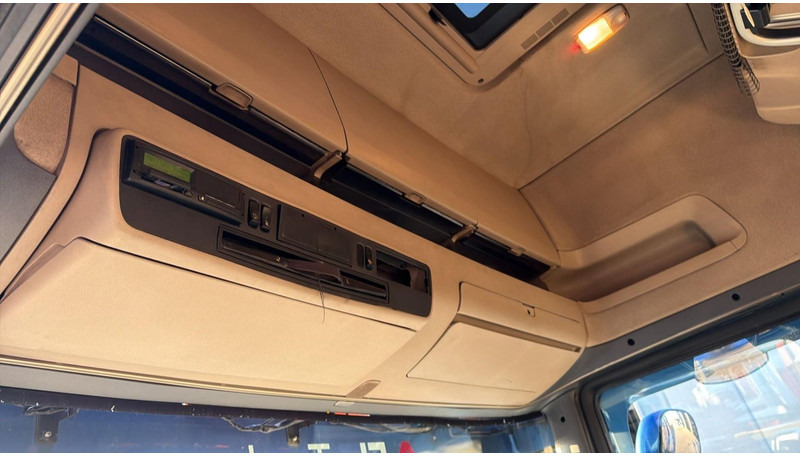 Cabeza tractora Scania r560 (EURO 5 / MANUAL GEARBOX / 6X2 / BELGIAN TRUCK / PERFECT CONDITION / FULL AIR / RETARDER): foto 20 Cabeza tractora Scania r560 (EURO 5 / MANUAL GEARBOX / 6X2 / BELGIAN TRUCK / PERFECT CONDITION / FULL AIR / RETARDER): foto 20