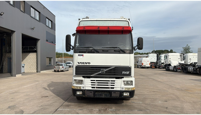 Volvo FH 12.420 (BOITE MANUELLE / MANUAL GEARBOX / PTO / POMPE HYDRAULIQUE) - Cabeza tractora: foto 2 Volvo FH 12.420 (BOITE MANUELLE / MANUAL GEARBOX / PTO / POMPE HYDRAULIQUE) - Cabeza tractora: foto 2