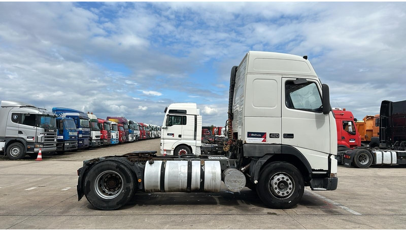 Volvo FH 12.420 (POMPE HYDRAULIQUE / PTO / BOITE MANUELLE / MANUAL GEARBOX) - Cabeza tractora: foto 3 Volvo FH 12.420 (POMPE HYDRAULIQUE / PTO / BOITE MANUELLE / MANUAL GEARBOX) - Cabeza tractora: foto 3