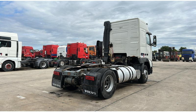 Volvo FH 12.420 (POMPE HYDRAULIQUE / PTO / BOITE MANUELLE / MANUAL GEARBOX) - Cabeza tractora: foto 4 Volvo FH 12.420 (POMPE HYDRAULIQUE / PTO / BOITE MANUELLE / MANUAL GEARBOX) - Cabeza tractora: foto 4