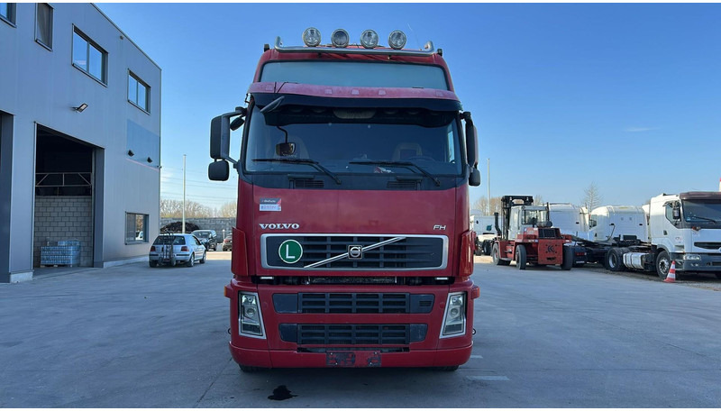 Volvo FH 400 (MANUAL GEARBOX / EURO 5 / BOITE MANUELLE) - Cabeza tractora: foto 2 Volvo FH 400 (MANUAL GEARBOX / EURO 5 / BOITE MANUELLE) - Cabeza tractora: foto 2
