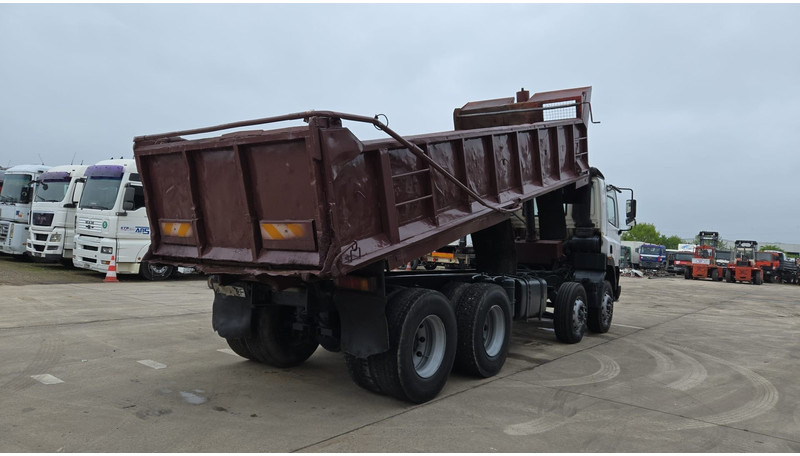 DAF 85 CF 340 (EURO 2 / MANUAL PUMP / STEEL SUSP. / POSSIBLE AS CHASSIS / 8X4) - Volquete camión: foto 5 DAF 85 CF 340 (EURO 2 / MANUAL PUMP / STEEL SUSP. / POSSIBLE AS CHASSIS / 8X4) - Volquete camión: foto 5