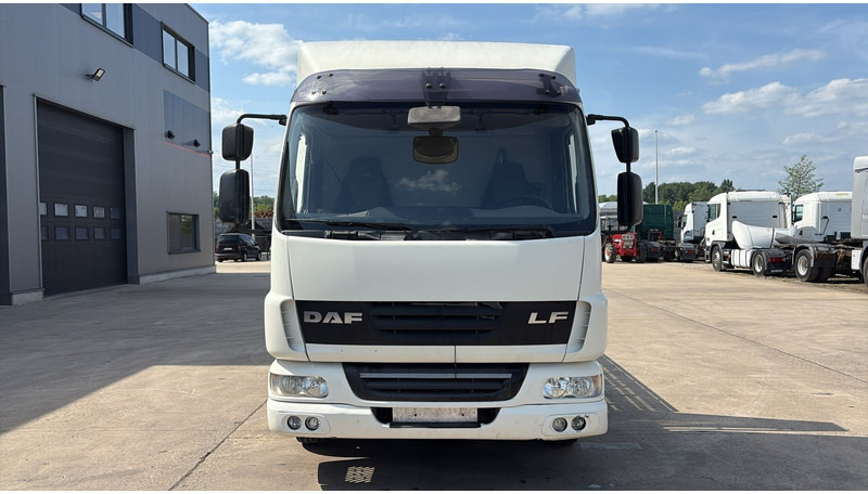 DAF LF 45.210 (EURO 5 / HOLLAND TRUCK / NEW CONSTRUCTION / EURO 5 / PERFECT CONDITION) - Portavehículos camión: foto 2 DAF LF 45.210 (EURO 5 / HOLLAND TRUCK / NEW CONSTRUCTION / EURO 5 / PERFECT CONDITION) - Portavehículos camión: foto 2