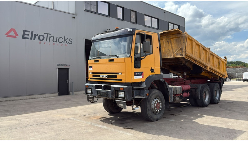 Iveco Eurotrakker 260 E 34 (POMPE MANUELLE / 6X6 / LAMES / GRAND PONT / STEEL SUSP. / MANUAL PUMP) - Volquete camión: foto 1 Iveco Eurotrakker 260 E 34 (POMPE MANUELLE / 6X6 / LAMES / GRAND PONT / STEEL SUSP. / MANUAL PUMP) - Volquete camión: foto 1