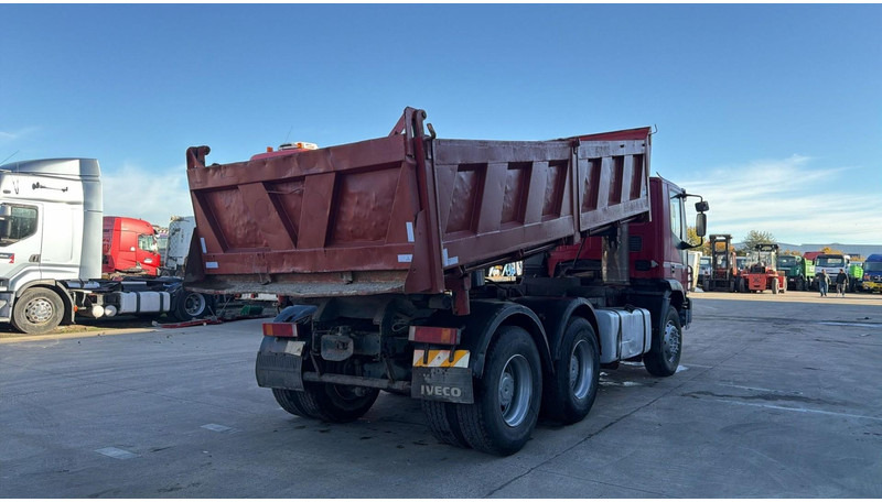 Iveco Eurotrakker 260 E 34 (POMPE MANUELLE / MANUAL PUMP / LAMES / GRAND PONT / BOITE MANUELLE) - Volquete camión: foto 4 Iveco Eurotrakker 260 E 34 (POMPE MANUELLE / MANUAL PUMP / LAMES / GRAND PONT / BOITE MANUELLE) - Volquete camión: foto 4