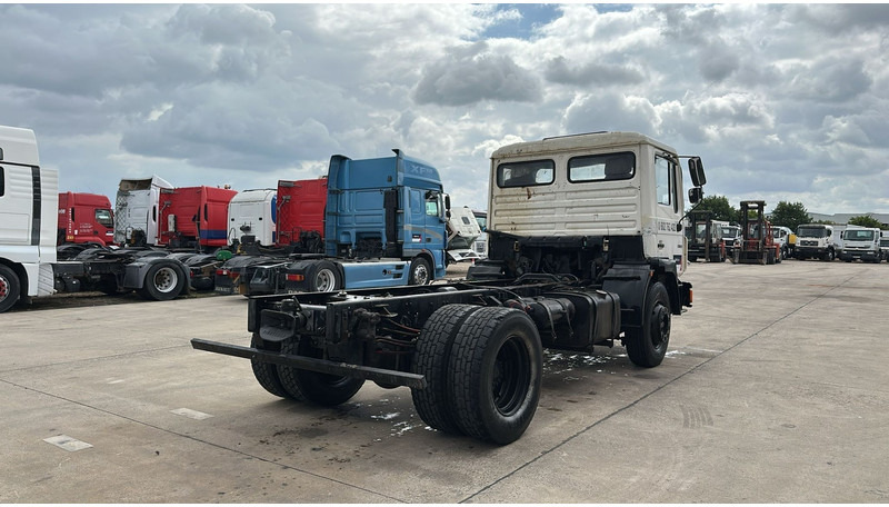 MAN 18.232 (MANUAL PUMP / 6 CYLINDER / POMPE MANUELLE / LAMES / STEEL SUSPENSION) - Chasis camión: foto 5 MAN 18.232 (MANUAL PUMP / 6 CYLINDER / POMPE MANUELLE / LAMES / STEEL SUSPENSION) - Chasis camión: foto 5