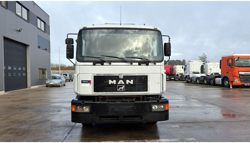 MAN 19.343 (12000 L / BIG AXLE / MANUAL GEARBOX / EURO 2) - Limpieza de alcantarillado: foto 2 MAN 19.343 (12000 L / BIG AXLE / MANUAL GEARBOX / EURO 2) - Limpieza de alcantarillado: foto 2