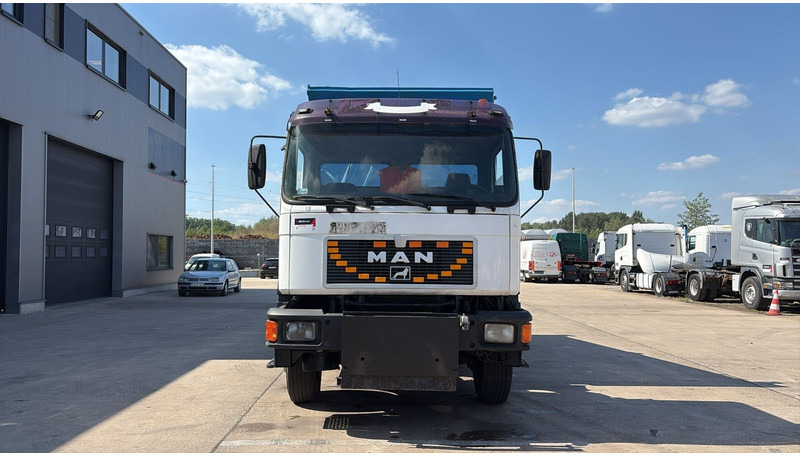 MAN 26.322 (MANUAL PUMP / POMPE MANUELLE / LAMES / GRAND PONT / BIG AXLE) - Volquete camión: foto 2 MAN 26.322 (MANUAL PUMP / POMPE MANUELLE / LAMES / GRAND PONT / BIG AXLE) - Volquete camión: foto 2