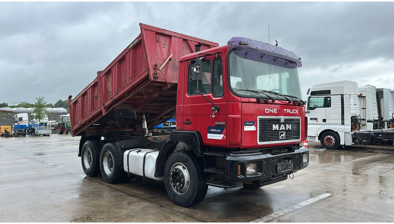MAN 26.403 (STEEL SUSPENSION / VERY CLEAN / 6 CYLINDER / BIG AXLE / EURO 2) - Volquete camión: foto 3 MAN 26.403 (STEEL SUSPENSION / VERY CLEAN / 6 CYLINDER / BIG AXLE / EURO 2) - Volquete camión: foto 3