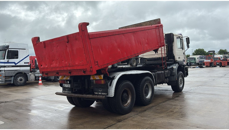 MAN 28.343 (EURO 2 / 6X6 / STEEL SUSP. / BIG AXLE / LAMES / GRAND PONT) - Volquete camión: foto 5 MAN 28.343 (EURO 2 / 6X6 / STEEL SUSP. / BIG AXLE / LAMES / GRAND PONT) - Volquete camión: foto 5