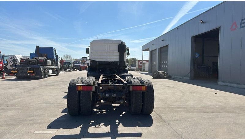 MAN 33.464 (6 CYLINDER / EURO 2 / SEMI MANUAL PUMP / BIG AXLE / STEEL SUSP. / LAMES) - Chasis camión: foto 5 MAN 33.464 (6 CYLINDER / EURO 2 / SEMI MANUAL PUMP / BIG AXLE / STEEL SUSP. / LAMES) - Chasis camión: foto 5