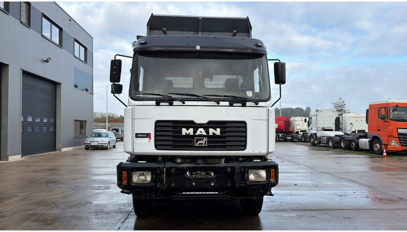 MAN 41.414 (BIG AXLES / 41 TONS / GRAND PONT / LAMES / 6 CYLINDER) - Volquete camión: foto 2 MAN 41.414 (BIG AXLES / 41 TONS / GRAND PONT / LAMES / 6 CYLINDER) - Volquete camión: foto 2