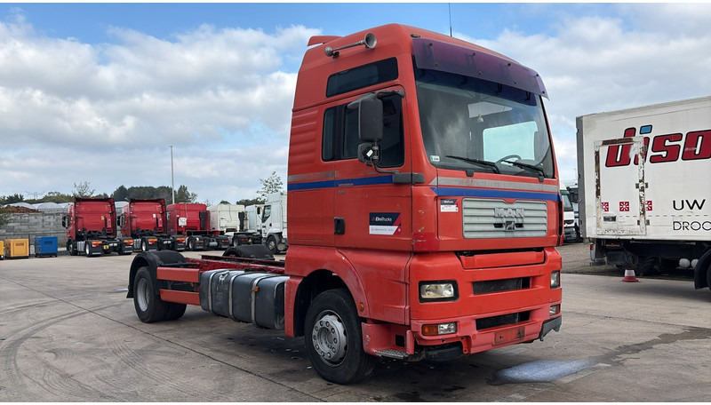 MAN TGA 18.410 (POMPE MANUELLE / MANUAL PUMP / BOITE MANUELLE / MANUAL GEARBOX) - Chasis camión: foto 3 MAN TGA 18.410 (POMPE MANUELLE / MANUAL PUMP / BOITE MANUELLE / MANUAL GEARBOX) - Chasis camión: foto 3