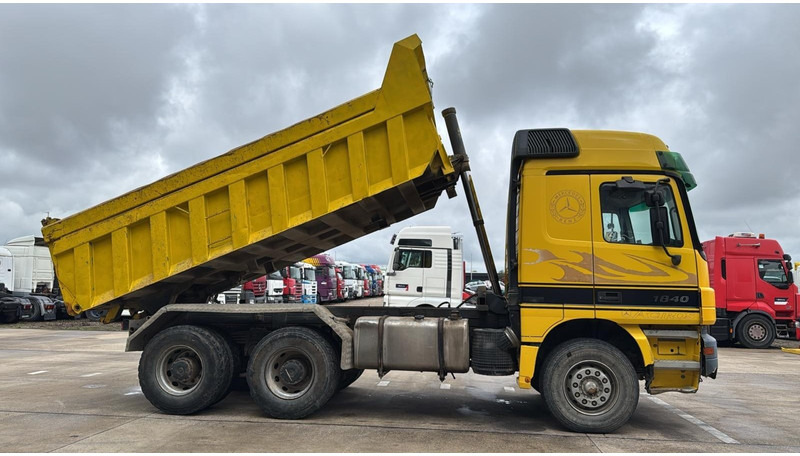 Mercedes-Benz ACTROS 2640 (EPS / LAMES / GRAND PONT / 6X4 / 3 PEDALES) - Volquete camión: foto 3 Mercedes-Benz ACTROS 2640 (EPS / LAMES / GRAND PONT / 6X4 / 3 PEDALES) - Volquete camión: foto 3