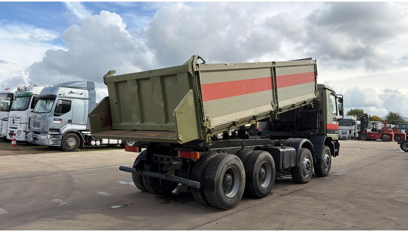 Mercedes-Benz Actros 3235 (EPS / LAMES / GRAND PONT / STEEL SUSP. / 3 PEDALES / MP1) - Volquete camión: foto 4 Mercedes-Benz Actros 3235 (EPS / LAMES / GRAND PONT / STEEL SUSP. / 3 PEDALES / MP1) - Volquete camión: foto 4