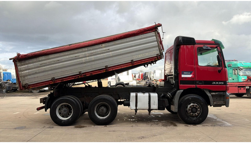 Mercedes-Benz Actros 3335 (GRAND PONT / LAMES / BIG AXLE / V6 / MP1) - Volquete camión: foto 3 Mercedes-Benz Actros 3335 (GRAND PONT / LAMES / BIG AXLE / V6 / MP1) - Volquete camión: foto 3