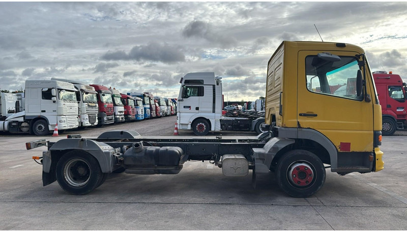 Mercedes-Benz Atego 815 (BOITE MANUELLE / MANUAL GEARBOX) - Chasis camión: foto 3 Mercedes-Benz Atego 815 (BOITE MANUELLE / MANUAL GEARBOX) - Chasis camión: foto 3