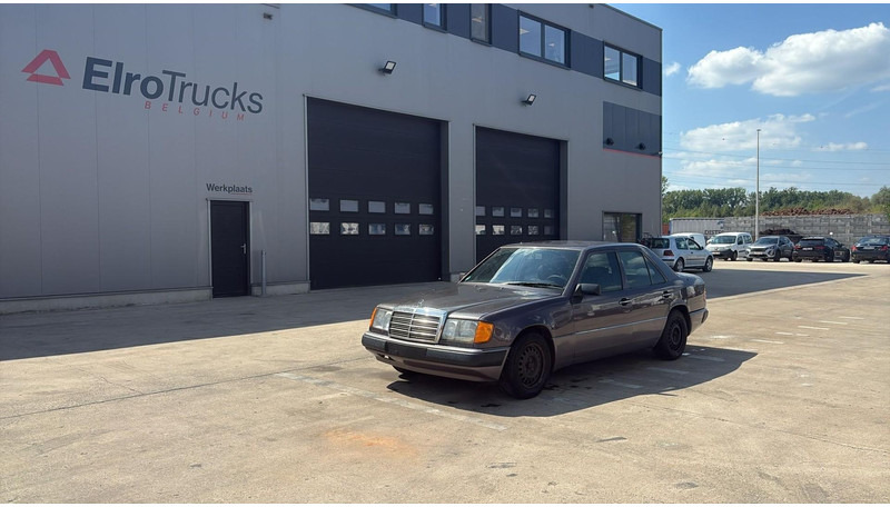 Mercedes-Benz E-Klasse 200 (GERMAN CAR / VOITURE D'ALLEMAGNE / ESSENCE / PETROL / MANUAL) - Sedan: foto 1 Mercedes-Benz E-Klasse 200 (GERMAN CAR / VOITURE D'ALLEMAGNE / ESSENCE / PETROL / MANUAL) - Sedan: foto 1