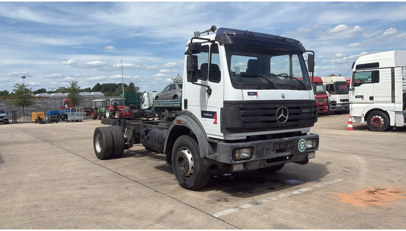 Mercedes-Benz SK 1824 (LAMES / GRAND PONT / BOITE MANUELLE / MANUAL GEARBOX / V6) - Chasis camión: foto 2 Mercedes-Benz SK 1824 (LAMES / GRAND PONT / BOITE MANUELLE / MANUAL GEARBOX / V6) - Chasis camión: foto 2