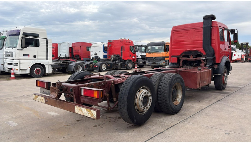 Mercedes-Benz SK 2233 (GRAND PONT / V8 AVEC 2X TURBO / BIG AXLE) - Chasis camión: foto 4 Mercedes-Benz SK 2233 (GRAND PONT / V8 AVEC 2X TURBO / BIG AXLE) - Chasis camión: foto 4