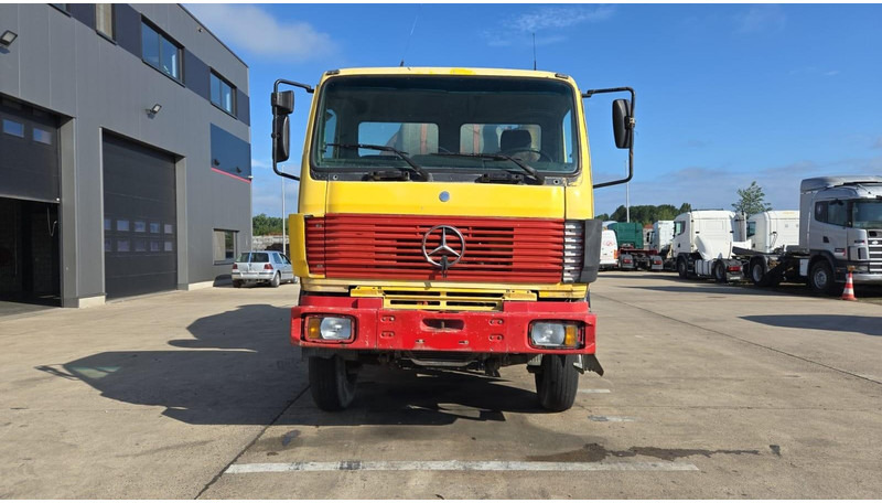Mercedes-Benz SK 2527 (MALAXEUR / MIXER / POSSIBLE COMME CHASSIS / 6X4 / LAMES / GRAND PONT) - Camión hormigonera: foto 2 Mercedes-Benz SK 2527 (MALAXEUR / MIXER / POSSIBLE COMME CHASSIS / 6X4 / LAMES / GRAND PONT) - Camión hormigonera: foto 2