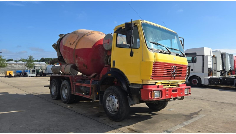 Mercedes-Benz SK 2527 (MALAXEUR / MIXER / POSSIBLE COMME CHASSIS / 6X4 / LAMES / GRAND PONT) - Camión hormigonera: foto 5 Mercedes-Benz SK 2527 (MALAXEUR / MIXER / POSSIBLE COMME CHASSIS / 6X4 / LAMES / GRAND PONT) - Camión hormigonera: foto 5