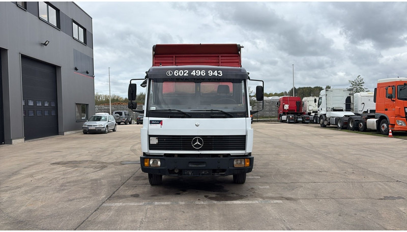 Mercedes-Benz SK 814 (SPER / AUXILAIRY / MANUAL PUMP / STEEL SUSP. / 6 CYLINDER / 3 WAY TIPPER / PERFECT) - Volquete camión: foto 2 Mercedes-Benz SK 814 (SPER / AUXILAIRY / MANUAL PUMP / STEEL SUSP. / 6 CYLINDER / 3 WAY TIPPER / PERFECT) - Volquete camión: foto 2