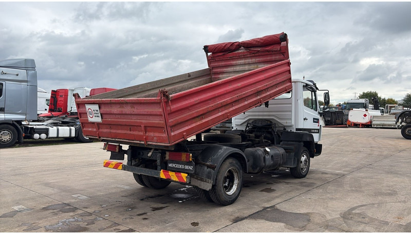 Mercedes-Benz SK 814 (SPER / AUXILAIRY / MANUAL PUMP / STEEL SUSP. / 6 CYLINDER / 3 WAY TIPPER / PERFECT) - Volquete camión: foto 4 Mercedes-Benz SK 814 (SPER / AUXILAIRY / MANUAL PUMP / STEEL SUSP. / 6 CYLINDER / 3 WAY TIPPER / PERFECT) - Volquete camión: foto 4