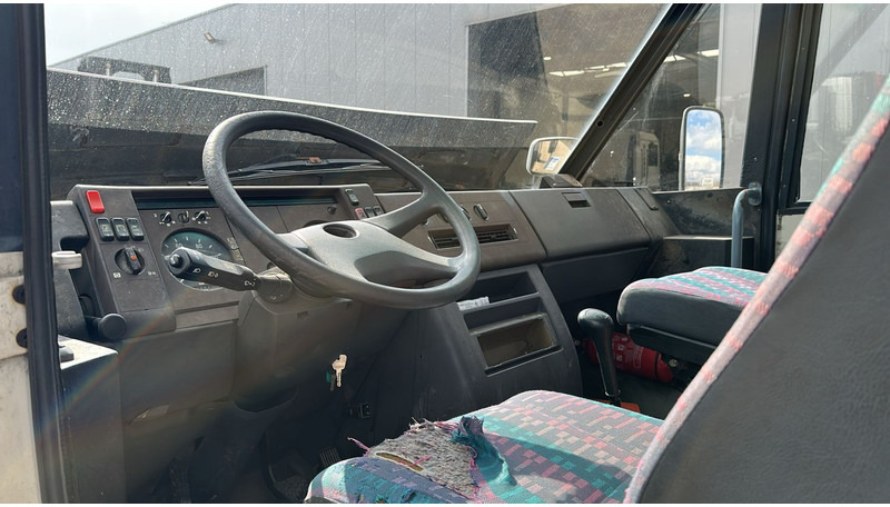 Leasing financiero de Mercedes-Benz Vario 614 (BELGIAN BUS / MANUAL PUMP / POMPE MANUELLE / BOITE MANUELLE / LAMES) leasing Mercedes-Benz Vario 614 (BELGIAN BUS / MANUAL PUMP / POMPE MANUELLE / BOITE MANUELLE / LAMES): foto 12