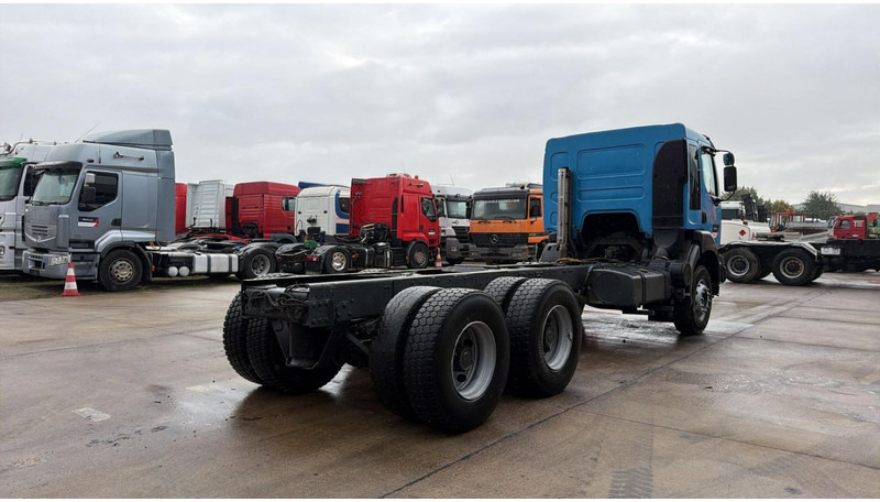 Renault KERAX 420 (LAMES / GRAND PONT / STEEL SUSP. / BIG AXLE / MANUAL GEARBOX / BOITE MANUELLE) - Chasis camión: foto 4 Renault KERAX 420 (LAMES / GRAND PONT / STEEL SUSP. / BIG AXLE / MANUAL GEARBOX / BOITE MANUELLE) - Chasis camión: foto 4