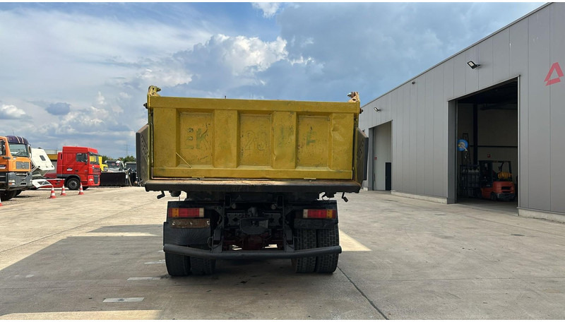 Renault Kerax 385 (POMPE MANUELLE / MANUAL PUMP / 6X4 / LAMES / GRAND PONT) - Volquete camión: foto 5 Renault Kerax 385 (POMPE MANUELLE / MANUAL PUMP / 6X4 / LAMES / GRAND PONT) - Volquete camión: foto 5