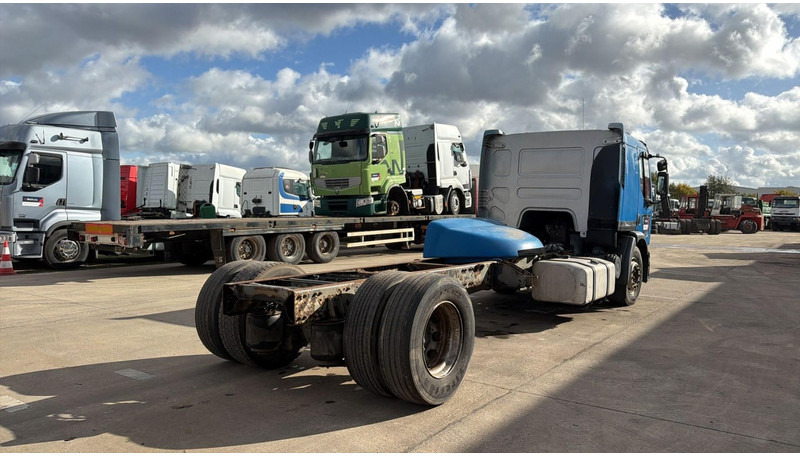 Renault Premium 320 (BOITE MANUELLE / MANUAL GEARBOX) - Chasis camión: foto 4 Renault Premium 320 (BOITE MANUELLE / MANUAL GEARBOX) - Chasis camión: foto 4