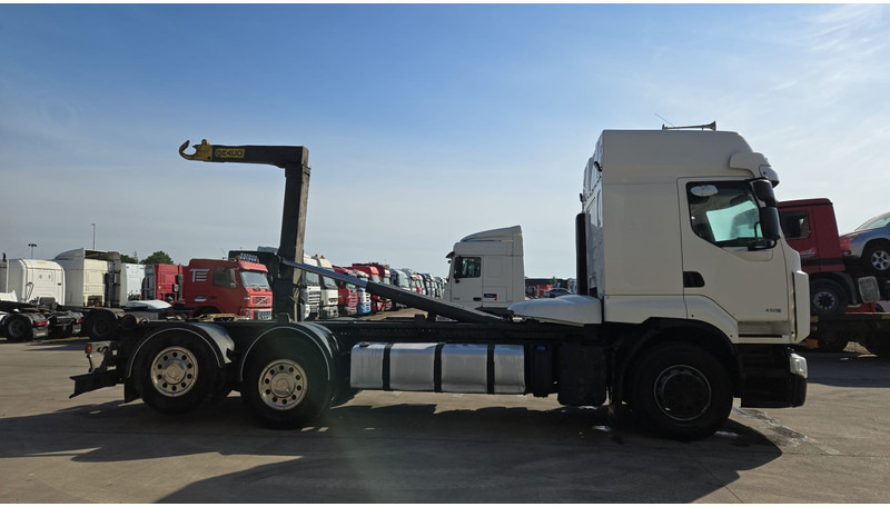 Renault Premium 450 DXI (BOITE MANUELLE / MANUAL GEARBOX / 6X2 / LAMES DEVANT) - Chasis camión: foto 4 Renault Premium 450 DXI (BOITE MANUELLE / MANUAL GEARBOX / 6X2 / LAMES DEVANT) - Chasis camión: foto 4