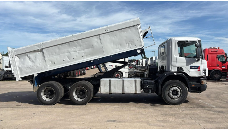 Scania 94 - 260 (BOITE MANUELLE / LAMES / STEEL SUSP. / 6X4 / MANUAL GEARBOX) - Volquete camión: foto 3 Scania 94 - 260 (BOITE MANUELLE / LAMES / STEEL SUSP. / 6X4 / MANUAL GEARBOX) - Volquete camión: foto 3