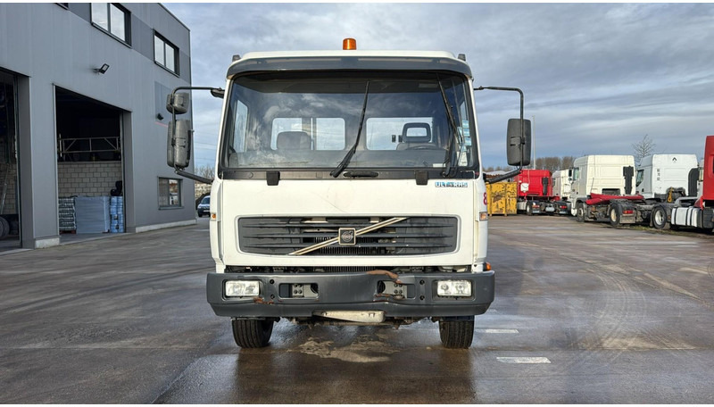 Volvo FL 220 (BELGIAN TRUCK / CAMION BELGE / MANUAL GEARBOX / BOITE MANUELLE) - Chasis camión: foto 4 Volvo FL 220 (BELGIAN TRUCK / CAMION BELGE / MANUAL GEARBOX / BOITE MANUELLE) - Chasis camión: foto 4