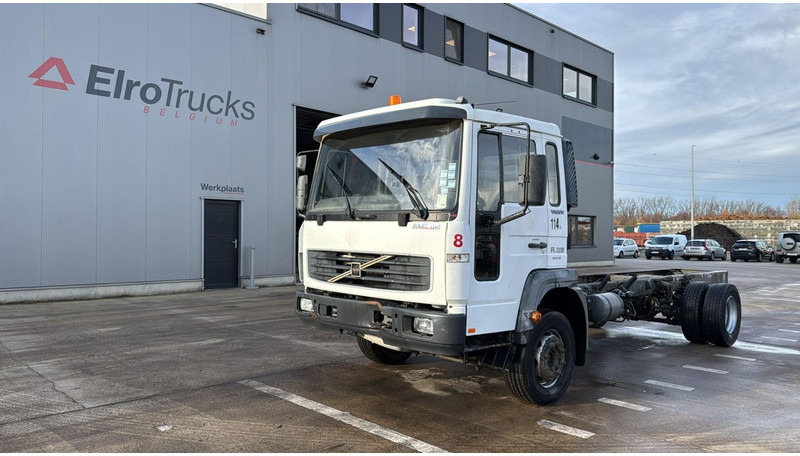 Volvo FL 220 (BELGIAN TRUCK / CAMION BELGE / MANUAL GEARBOX / BOITE MANUELLE) - Chasis camión: foto 1 Volvo FL 220 (BELGIAN TRUCK / CAMION BELGE / MANUAL GEARBOX / BOITE MANUELLE) - Chasis camión: foto 1