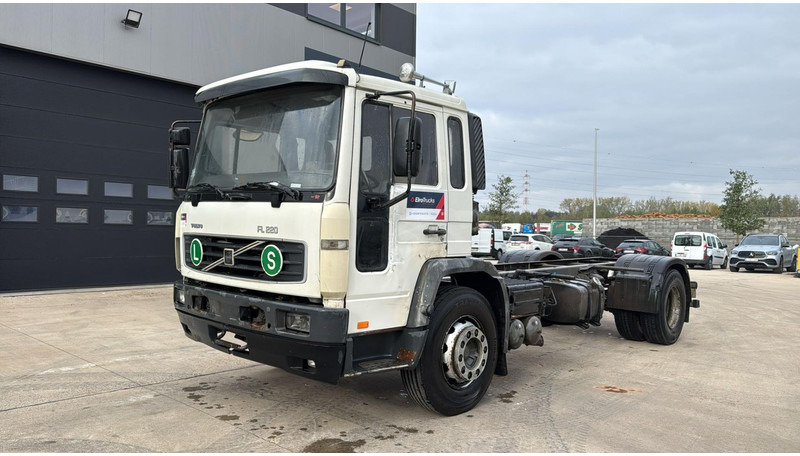 Volvo FL 220 (FULL STEEL SUSP. / 10 BOLTS / 18 TONS / VERY CLEAN CHASSIS !!! / CHASSIS 5.50M LENGHT) - Chasis camión: foto 1 Volvo FL 220 (FULL STEEL SUSP. / 10 BOLTS / 18 TONS / VERY CLEAN CHASSIS !!! / CHASSIS 5.50M LENGHT) - Chasis camión: foto 1