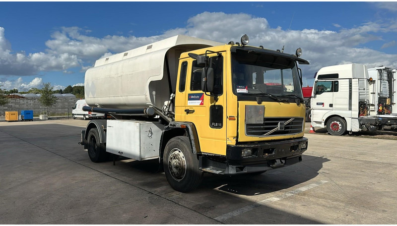 Volvo FL 6-18 (12400 LITERS / 3 COMPARTIMENTS / EURO 2 / STEEL SUSP. / LAMES) - Cisterna camión: foto 3 Volvo FL 6-18 (12400 LITERS / 3 COMPARTIMENTS / EURO 2 / STEEL SUSP. / LAMES) - Cisterna camión: foto 3