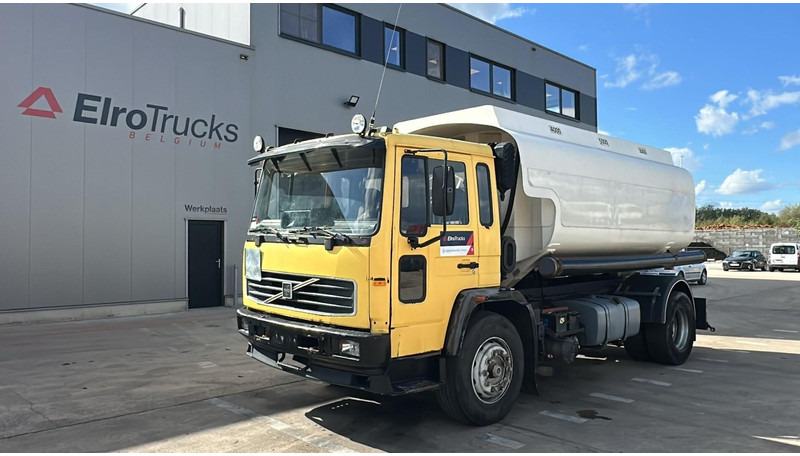 Volvo FL 6-18 (12400 LITERS / 3 COMPARTIMENTS / EURO 2 / STEEL SUSP. / LAMES) - Cisterna camión: foto 1 Volvo FL 6-18 (12400 LITERS / 3 COMPARTIMENTS / EURO 2 / STEEL SUSP. / LAMES) - Cisterna camión: foto 1