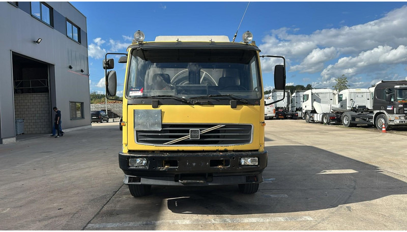 Volvo FL 6-18 (12400 LITERS / 3 COMPARTIMENTS / EURO 2 / STEEL SUSP. / LAMES) - Cisterna camión: foto 2 Volvo FL 6-18 (12400 LITERS / 3 COMPARTIMENTS / EURO 2 / STEEL SUSP. / LAMES) - Cisterna camión: foto 2
