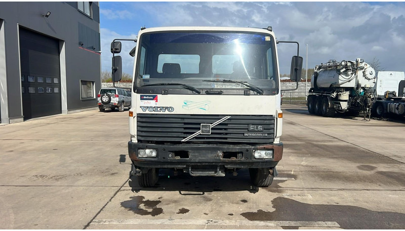 Volvo FL 6 - 19 (MANUAL PUMP / POMPE MANUELLE / 10 BOLTS / 19 TONS) - Chasis camión: foto 3 Volvo FL 6 - 19 (MANUAL PUMP / POMPE MANUELLE / 10 BOLTS / 19 TONS) - Chasis camión: foto 3