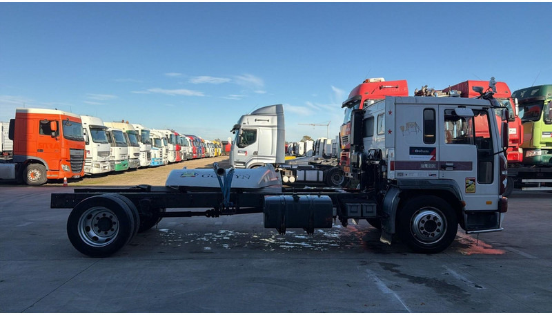 Volvo FL 6 - 220 (MANUAL GEARBOX / BOITE MANUELLE / 8 TONNES) - Chasis camión: foto 3 Volvo FL 6 - 220 (MANUAL GEARBOX / BOITE MANUELLE / 8 TONNES) - Chasis camión: foto 3