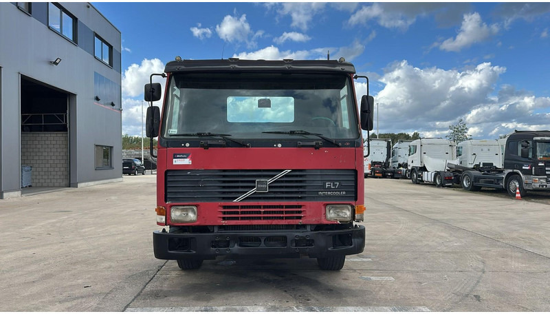 Volvo FL 7 - 260 (6X4 / LAMES / POMPE MANUELLE / MANUAL PUMP / STEEL SUSP.) - Chasis camión: foto 4 Volvo FL 7 - 260 (6X4 / LAMES / POMPE MANUELLE / MANUAL PUMP / STEEL SUSP.) - Chasis camión: foto 4
