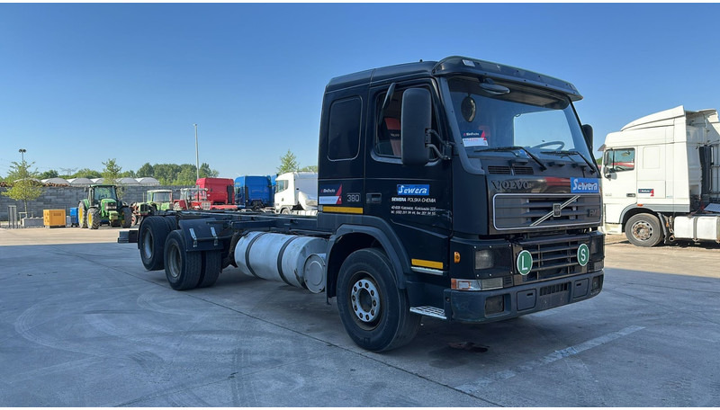 Volvo FM 12 - 380 (FULL STEEL SUSP. / SUSP. LAMES / CHASSIS LONGUE / 10 TYRES / TRES BONNE ETAT) - Chasis camión: foto 3 Volvo FM 12 - 380 (FULL STEEL SUSP. / SUSP. LAMES / CHASSIS LONGUE / 10 TYRES / TRES BONNE ETAT) - Chasis camión: foto 3