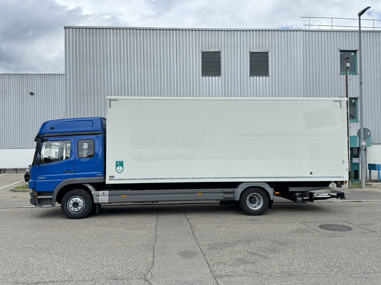 Mercedes-Benz Atego 1224 L Möbelkoffer GH 6-Sitze u-LBW Umzug - Camión caja cerrada: foto 5 Mercedes-Benz Atego 1224 L Möbelkoffer GH 6-Sitze u-LBW Umzug - Camión caja cerrada: foto 5