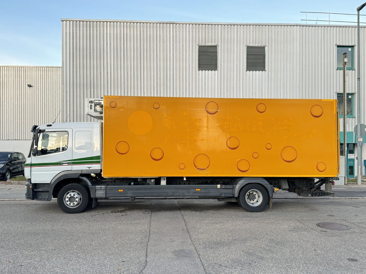 Mercedes-Benz Atego 1524 L-Haus Tiefkühlkoffer 6,9m LBW Tür - Frigorífico camión: foto 4 Mercedes-Benz Atego 1524 L-Haus Tiefkühlkoffer 6,9m LBW Tür - Frigorífico camión: foto 4