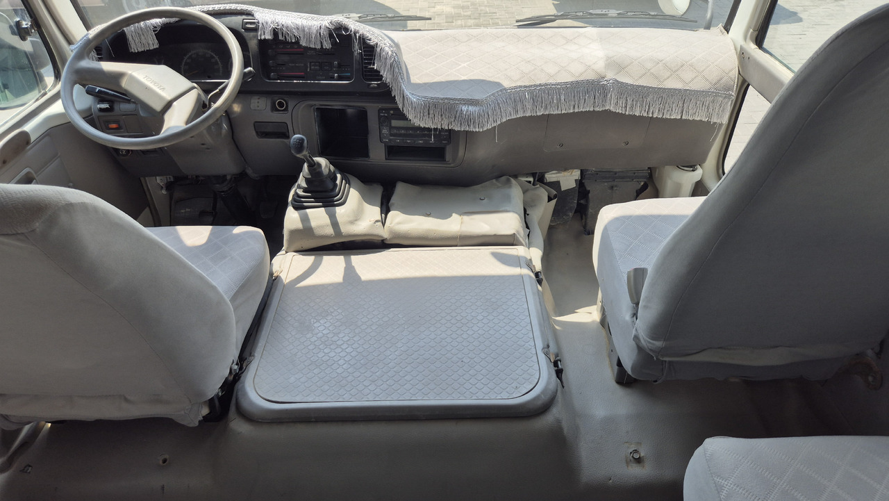 TOYOTA Coaster ... 30 places ... Climatisé - Minibús, Furgoneta de pasajeros: foto 4 TOYOTA Coaster ... 30 places ... Climatisé - Minibús, Furgoneta de pasajeros: foto 4